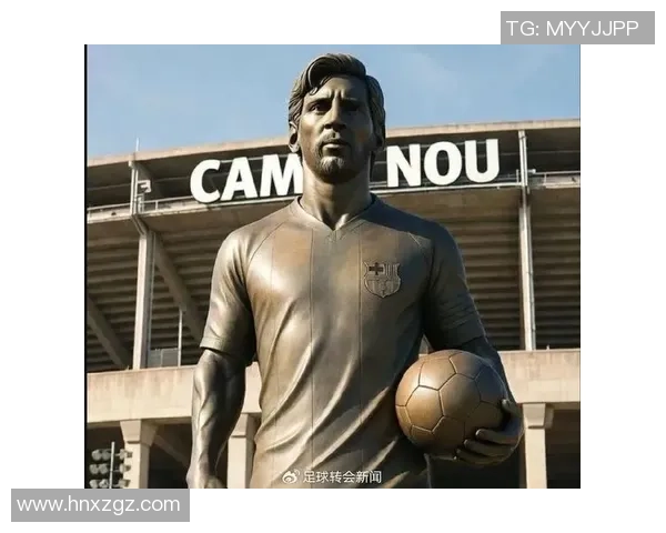 全球足球明星雕像盘点哪些传奇球员被永恒铭记